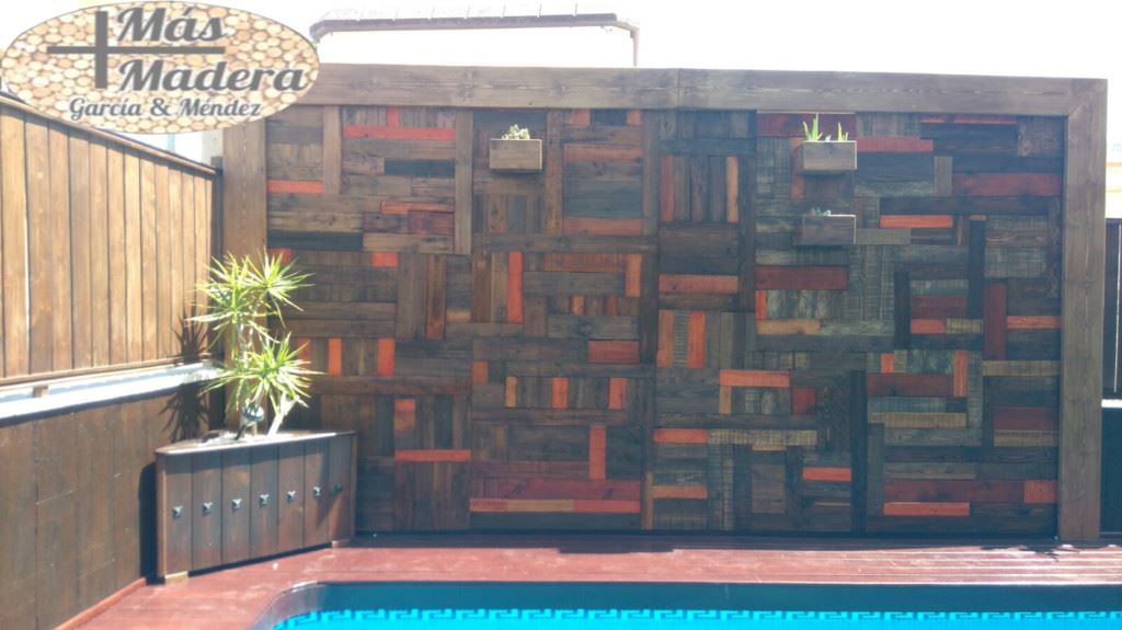 Decoración de una pared con madera.